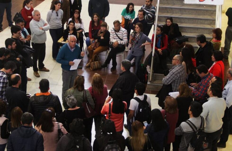 Los docentes universitarios de la UNLaR vuelven al paro