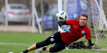 César Rigamonti volvió para quedarse en el arco Celeste\u002E Ya le tocó ser titular en un clásico amistoso en 2012\u002E