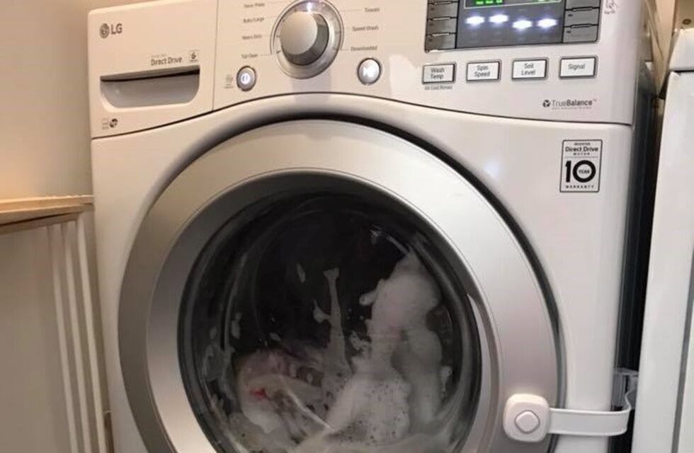 Encontró a su hija adentro del lavarropas y su historia se hizo viral