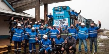 Obreros ferroviarios festejaron la llegada a Garupá la primera carga en tren que estaba paralizado desde hace dos años\u002E
