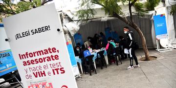 El Programa Provincial de VIH/sida, ITS y Hepatitis Virales ofrece test rápidos para VIH y sífilis, y consejerías pre y post test, folletería y preservativos. (Pedro Castillo)