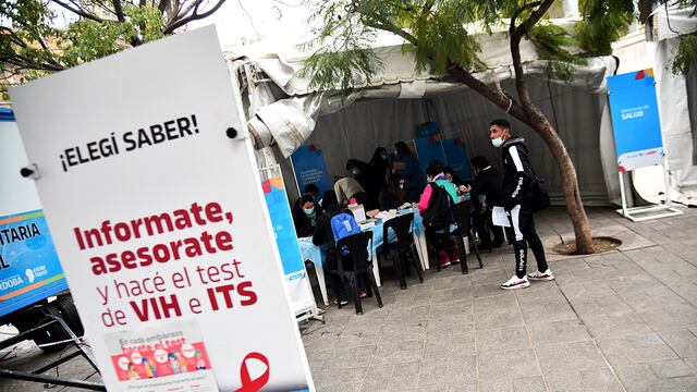 El Programa Provincial de VIH/sida, ITS y Hepatitis Virales ofrece test rápidos para VIH y sífilis, y consejerías pre y post test, folletería y preservativos. (Pedro Castillo)