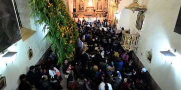 La iglesia de Yavi, en el extremo norte de la provincia de Jujuy, acoge a la feligresía de la región para la Semana Santa.