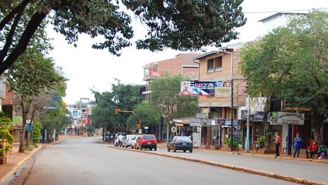 Se realizan trabajos de demarcación de sendas amarillas y sendas peatonales en la avenida San Martín, desde el km 1 al km 11.