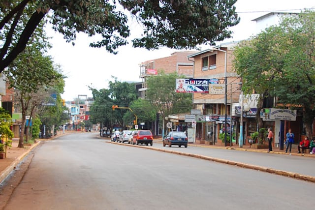 Se realizan trabajos de demarcación de sendas amarillas y sendas peatonales en la avenida San Martín, desde el km 1 al km 11.