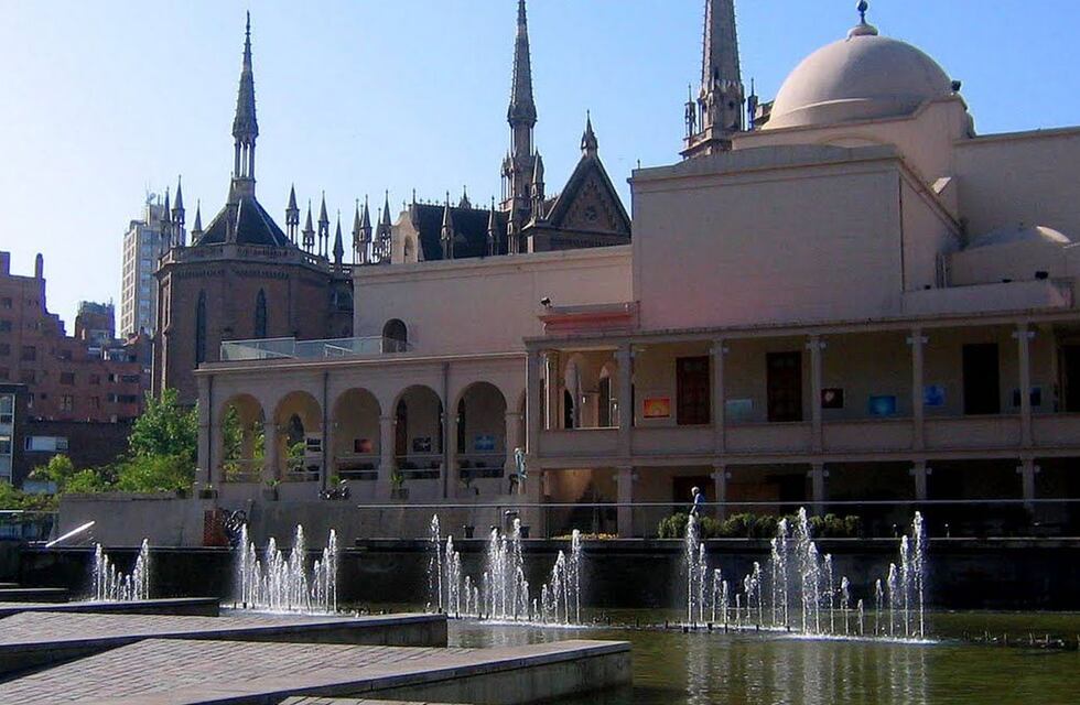 Una adolescente le clavó una tijera: violenta pelea en el centro de Córdoba