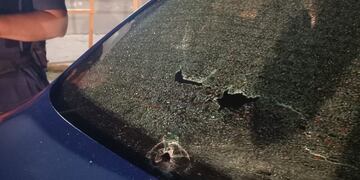 Un móvil policial de Córdoba llegó la lugar y también sufrió daños materiales. (Ilustrativa)