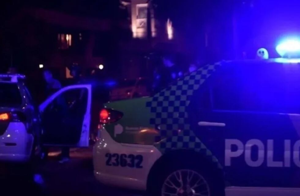Un hombre amenazó con una cuchilla a su hijo y a su nuera para que tuvieran relaciones delante de él