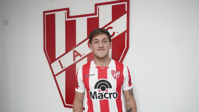 Luca Klimowicz firmó su primer contrato con Instituto. (IACC).