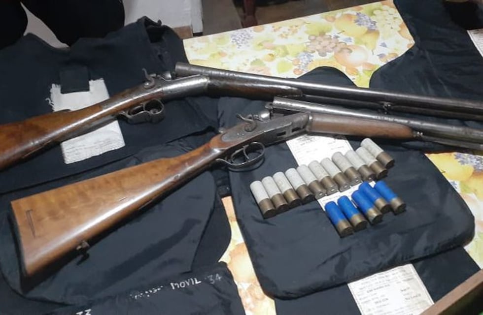 Detienen a presuntos integrantes de una banda que robaba con ropa policial