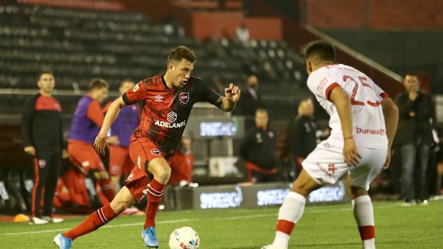 Gabriel Compagnucci dio que hablar por las canilleras que utilizó en Newell's vs. Huracán. (@Newells)