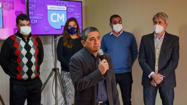 El intendente Walther Marcolini en la presentacion de los candidatos.