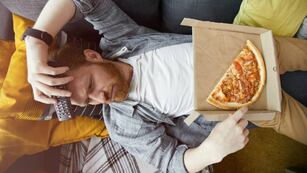 Es de sobra conocido que una mala alimentación es un factor de riesgo fundamental para las denominadas enfermedades no trasmisibles. Imagen de Shutterstock.