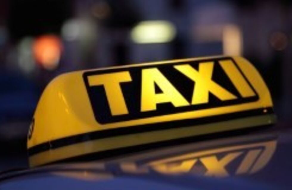 Entre las 21:00 y 23:00h, se podrá viajar en remis por 30 pesos
