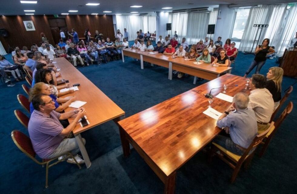 Educación convocó a tres gremios para analizar los puntos de disidencia