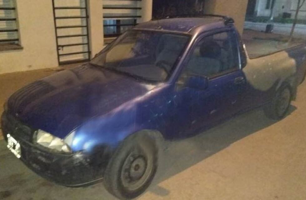 Policia secuestra vehículo presuntamente robado
