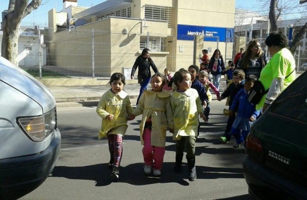 Reclaman por la falta de gas y luz en una escuela de Maipú