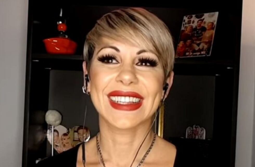 La foto de Mónica Farro con un corpiño totalmente transparente que desafía los límites