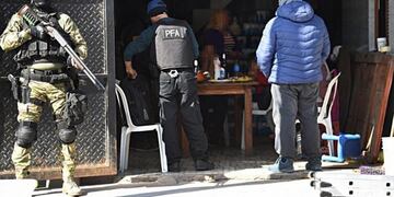 La Policía Federal hizo un megaoperativo y le dio un duro golpe al Clan Reyna\u002E
