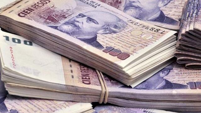 El dinero estaba en una pequeña caja dentro de un armario metálico.