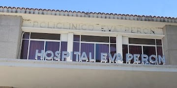 Uno de los jóvenes que cayó en el estadio está internado en el Hospital Eva Perón\u002E (Archivo)