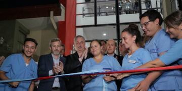 Frigerio y Passalacqua en el corte de cintas de la ampliación de la Escuela de Enfermería dependiente de la UNaM, en Misiones\u002E (MisionesOnline)