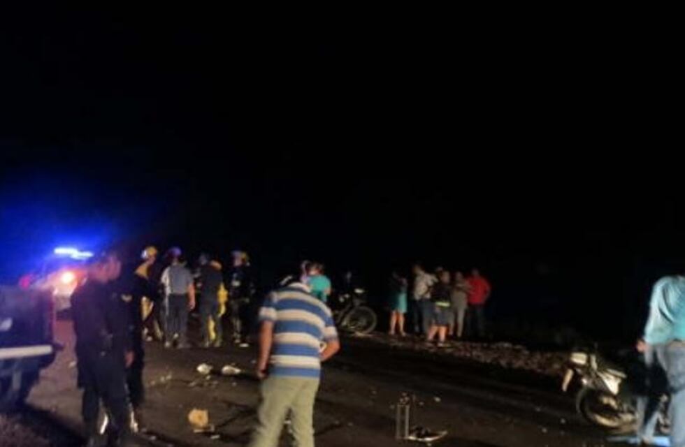Un hombre de 43 años murió al derrapar y creen que otra moto que venía corriendo una picada, lo chocó