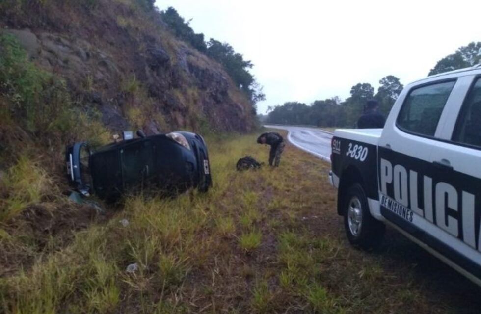 El asfalto mojado hizo despistar un auto sobre la ruta nacional 101
