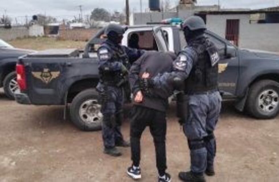 Arrestan a hombre que vendía drogas a menores