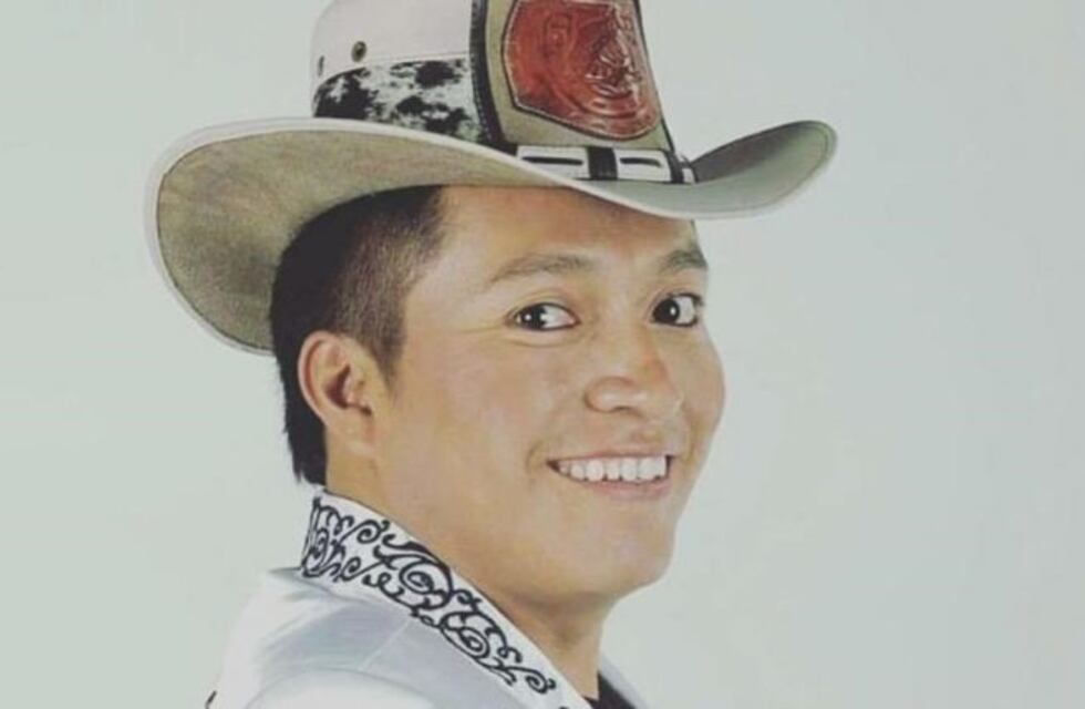 La nueva vida de Delfín Quishpe, el cantante de "Torres Gemelas": es alcalde en Ecuador y fue denunciado por sobreprecios