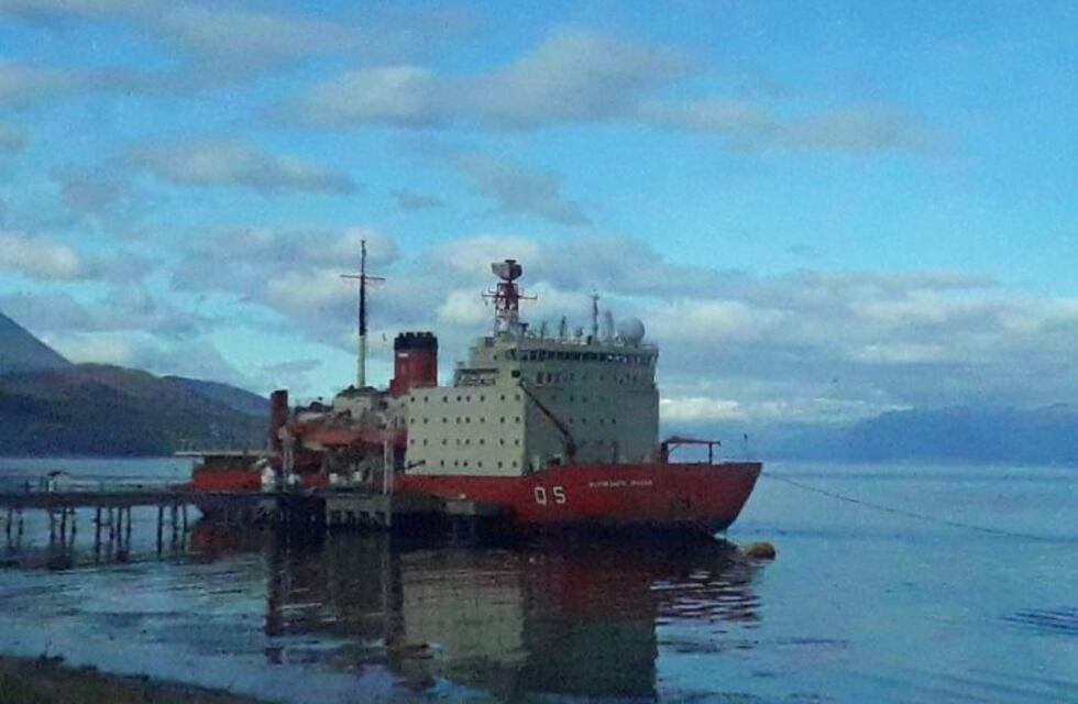 Ushuaia: Arribó el Rompehielos A.R.A "Almirante Irizar"