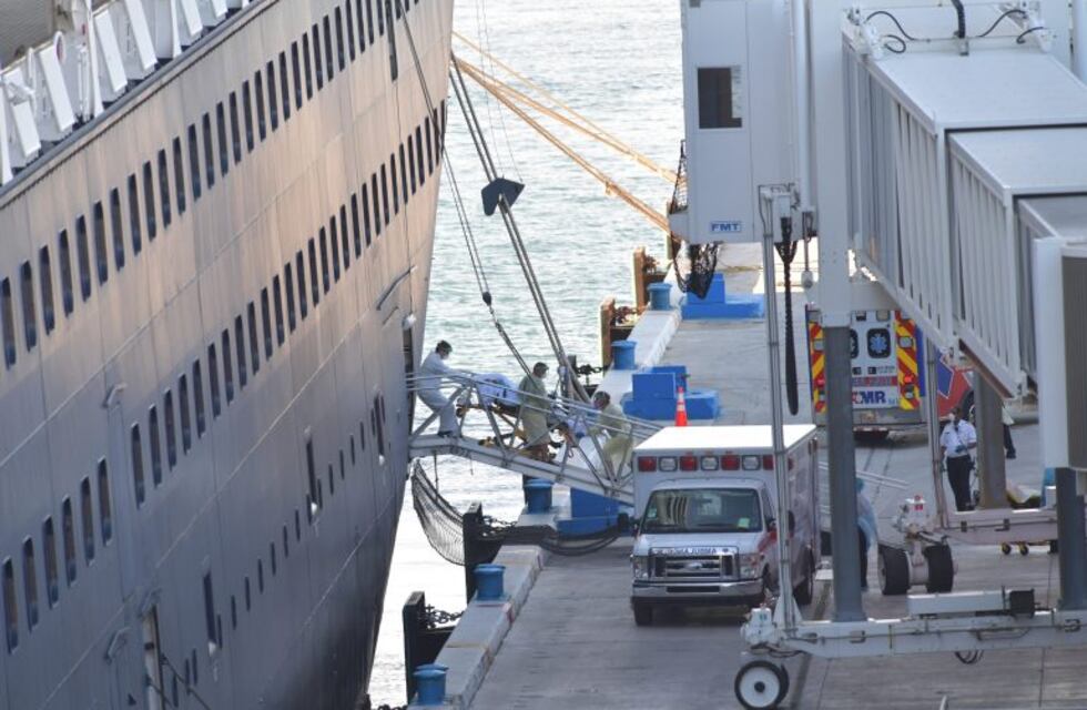Atracaron en Florida los dos cruceros que llevaban enfermos de Covid-19: en uno había 11 argentinos