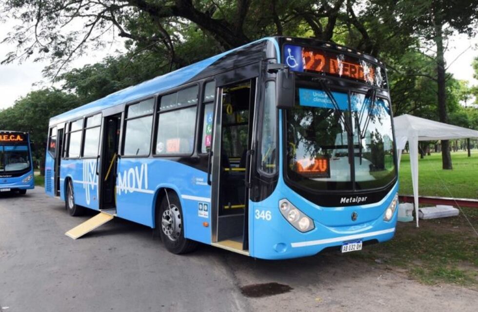 Irizar sostuvo que a la nueva licitación del transporte "hay que darle una certeza económica"
