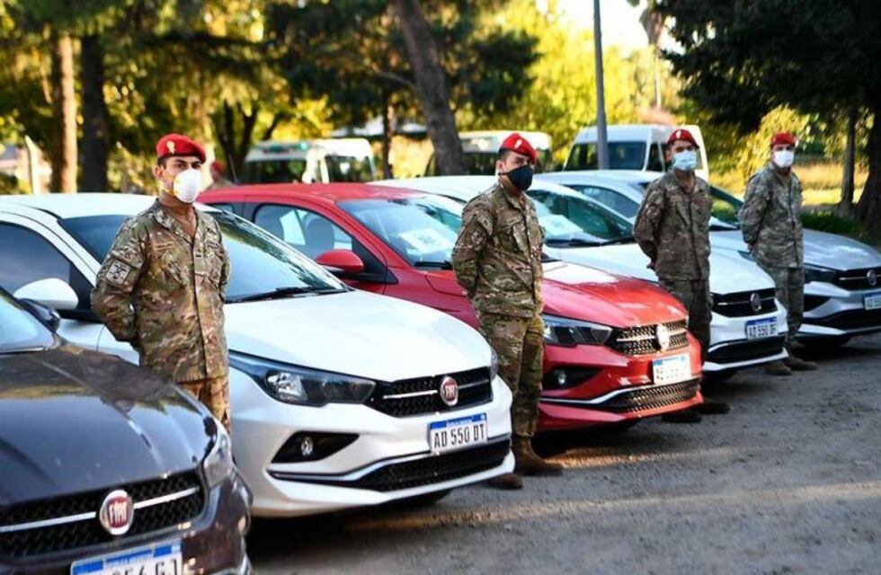 Fiat prestó 13 autos y una camioneta para los COE