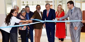 Corte de cinta inaugural del CEPAMJUY, en Jujuy