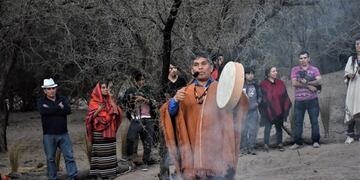 Luego de la puesta del sol, se realizó la ceremonia con el fuego\u002E