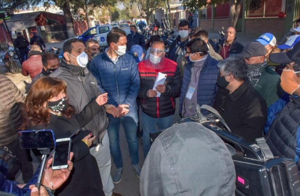 Ricardo Quintela enviará 800 mil pesos para un pago especial a los recolectores