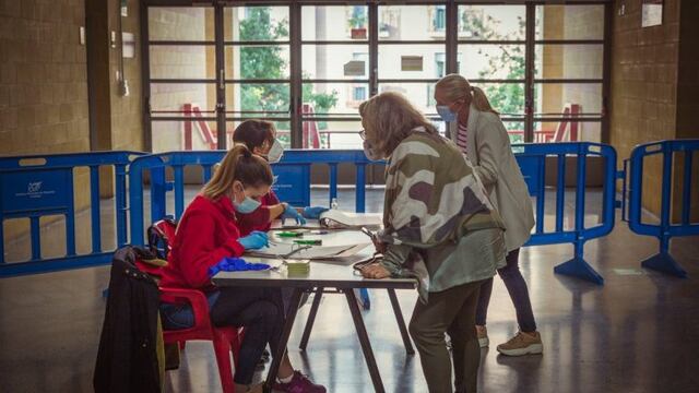 Después de un octubre con récords, noviembre empezó con cifra más bajas en meses, respecto de los contagios\u002E