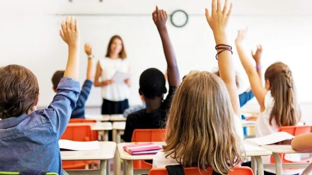 Una maestra fue arrestada tras golpear brutalmente a una alumna