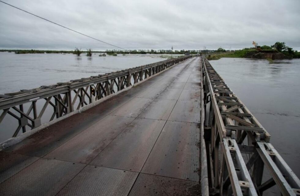 Instalan un puente provisorio que une Chaco con Santiago del Estero