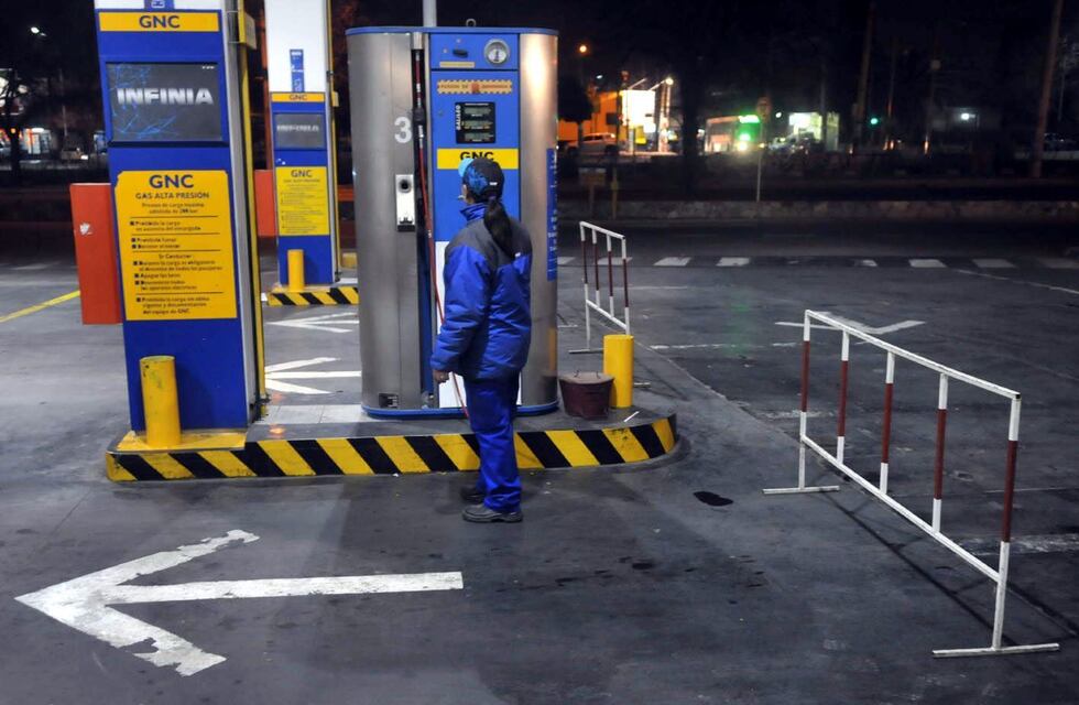 Por la ola de frío volvieron a restringir la venta de  GNC y gas al sector industrial