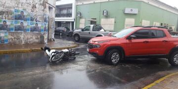 Choque entre Fiat Toro y moto