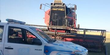 Un hombre fue atrapado por una cosechadora y murió