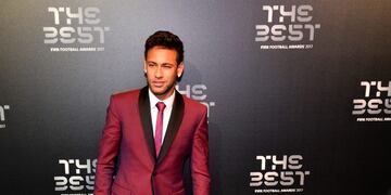 ¿Neymar se copió de Lionel Messi y usó el mismo traje?