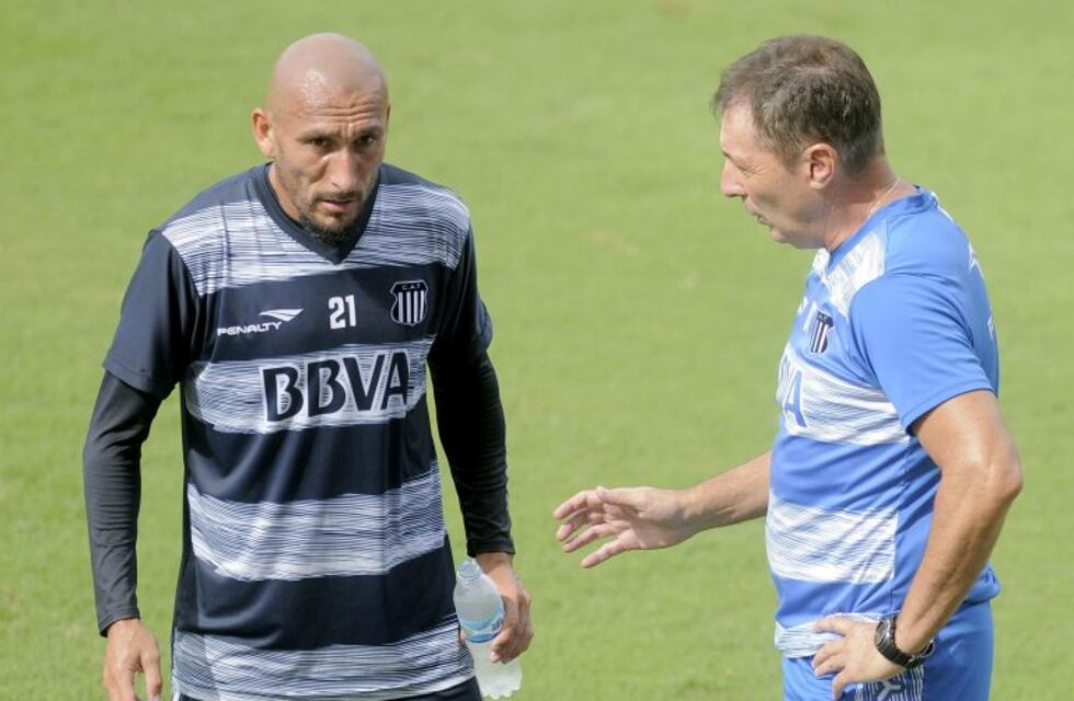 Cholo Guiñazú, el mejor recuperador de pelotas del torneo de primera