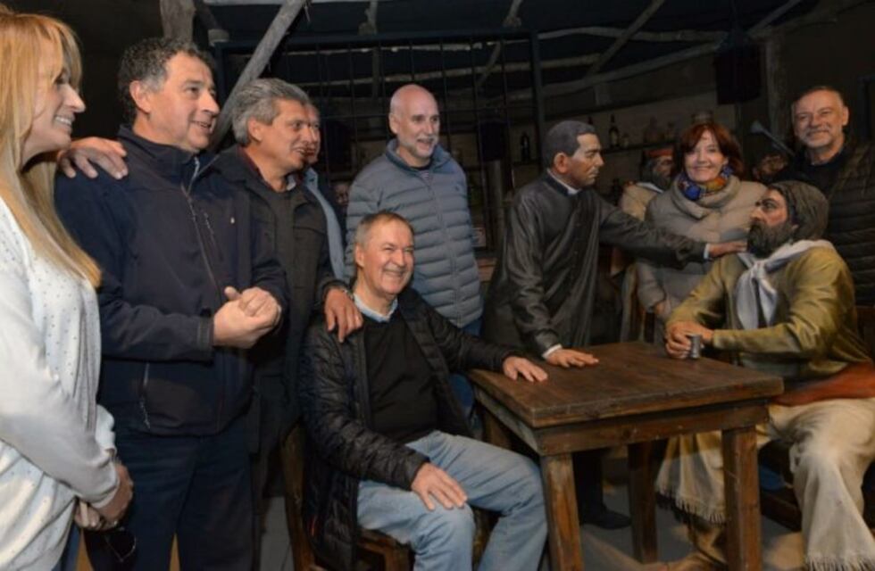 El gobernador visitó el parque temático de Villa Cura Brochero
