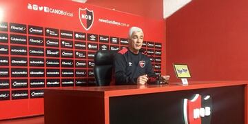 Omar De Felippe brindó una conferencia este jueves\u002E (@pablook7)