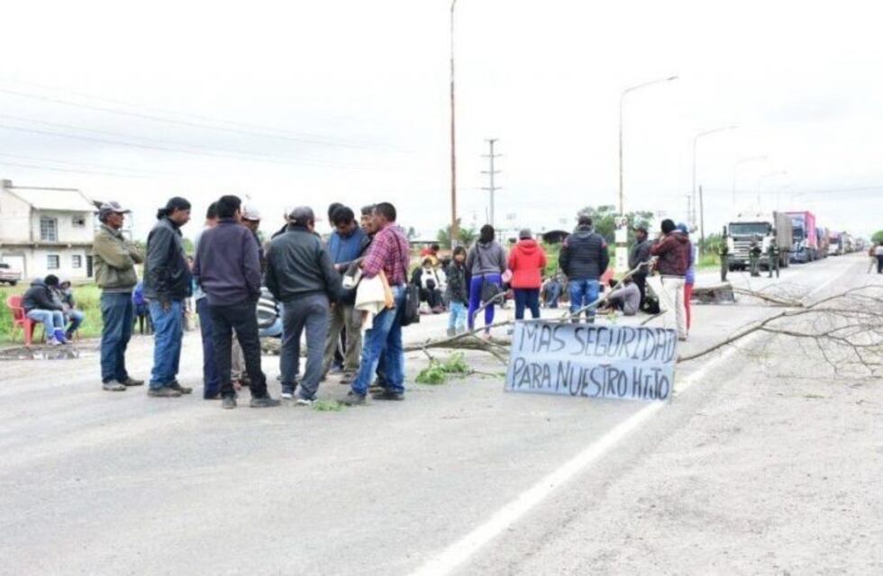 Tercer día del corte de la ruta nacional N° 11 en el Barrio Namqom