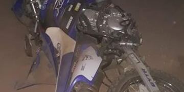 El joven que se trasladaba en la moto falleció en el acto mientras que el chico de 15 años que iba en la bicicleta murió horas más tarde en el Hospital de Santa Rosa de Calamuchita