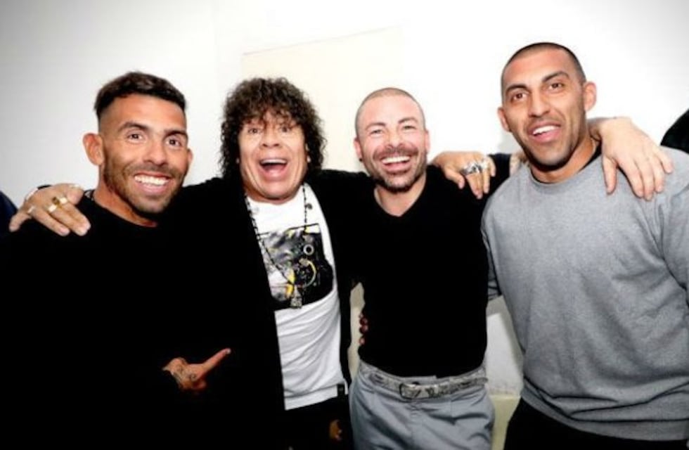 Wanchope Ábila y Carlitos Tévez no se perdieron el baile de La Mona en el Sargento